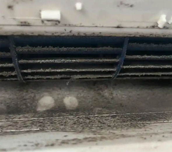 三水空调吹的风有股烧焦味是怎么回事